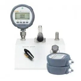 Fluke P5510/14B-2700G-4/C Pneumatic Comparison Test Pump with four gauges, accredited