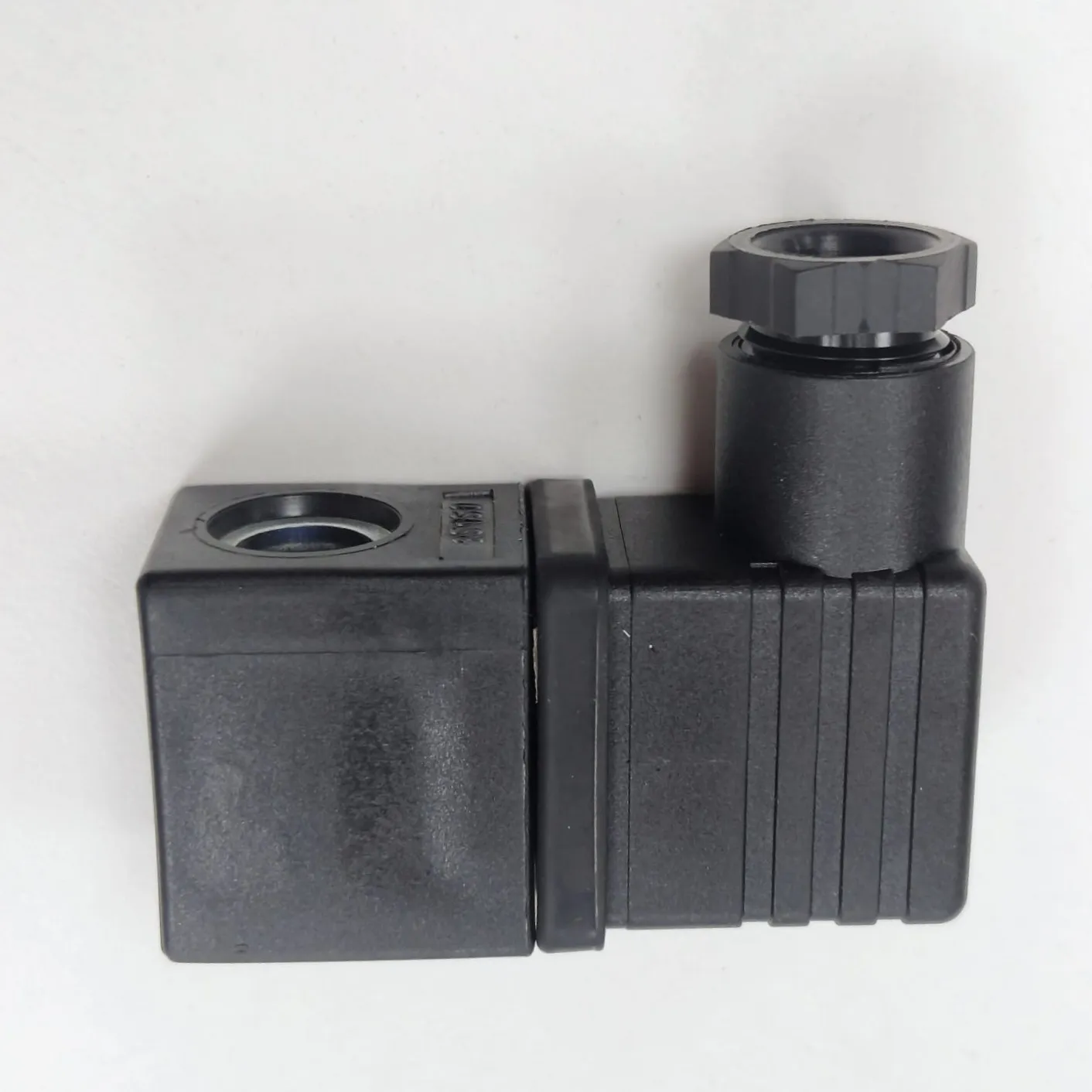 ACL Series 3 Coil with Connector, 24V DC for Solenoid Valves, 301 - image 2